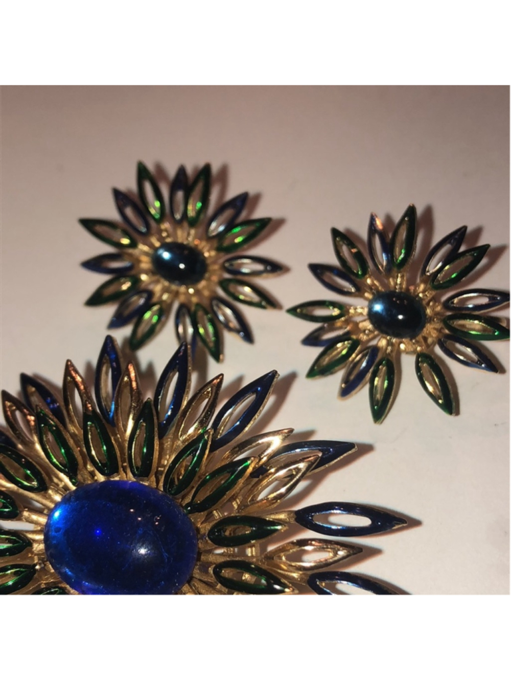 Trifari Crown Gold Tone Blue Cabochon Green Enamel 3D Floral Brooch Earrings Set - Picture 4 of 8